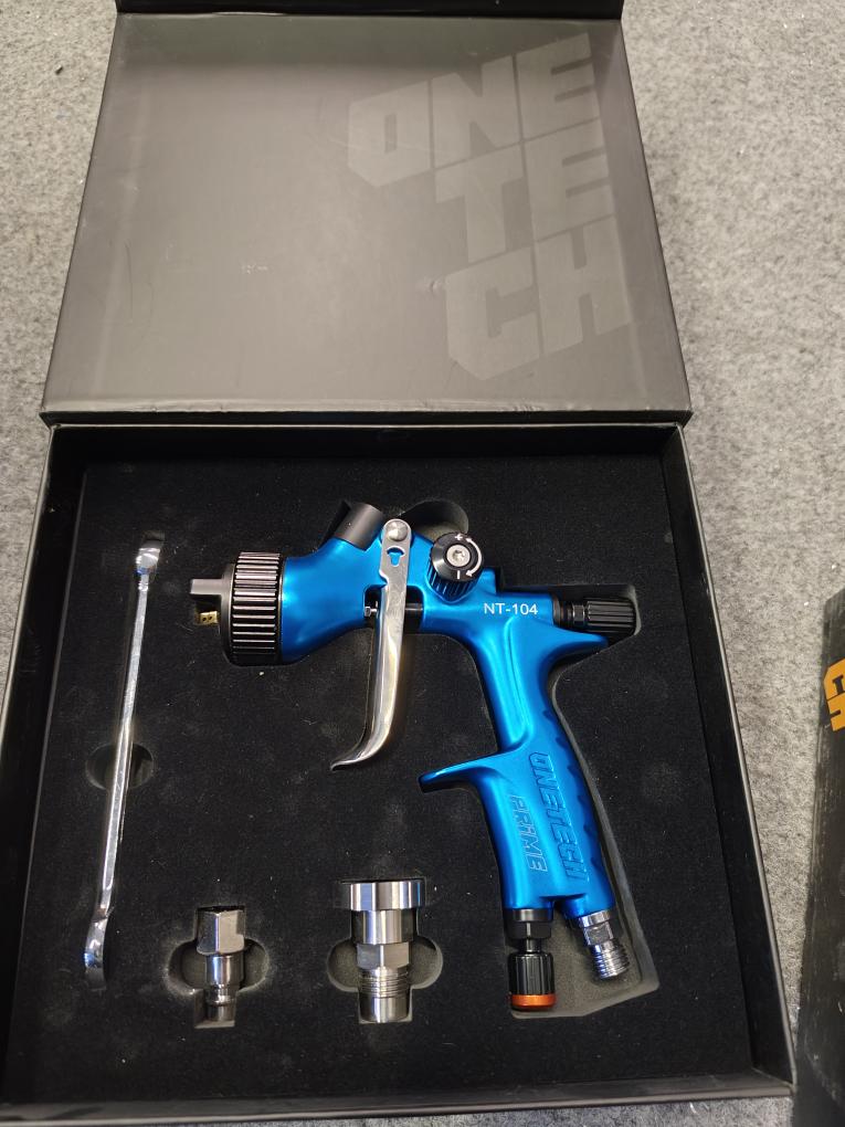 Automotive paint mixing cups and professional tools